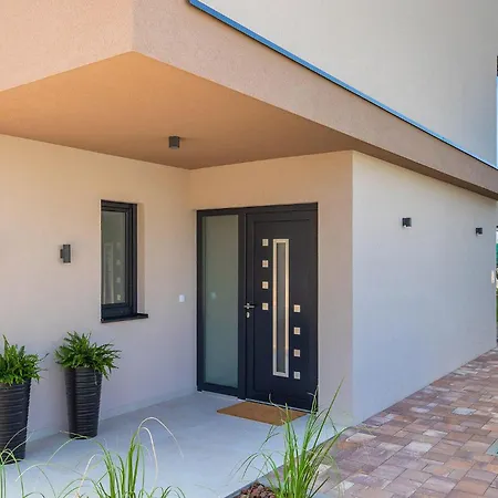 Nyaraló Artsi